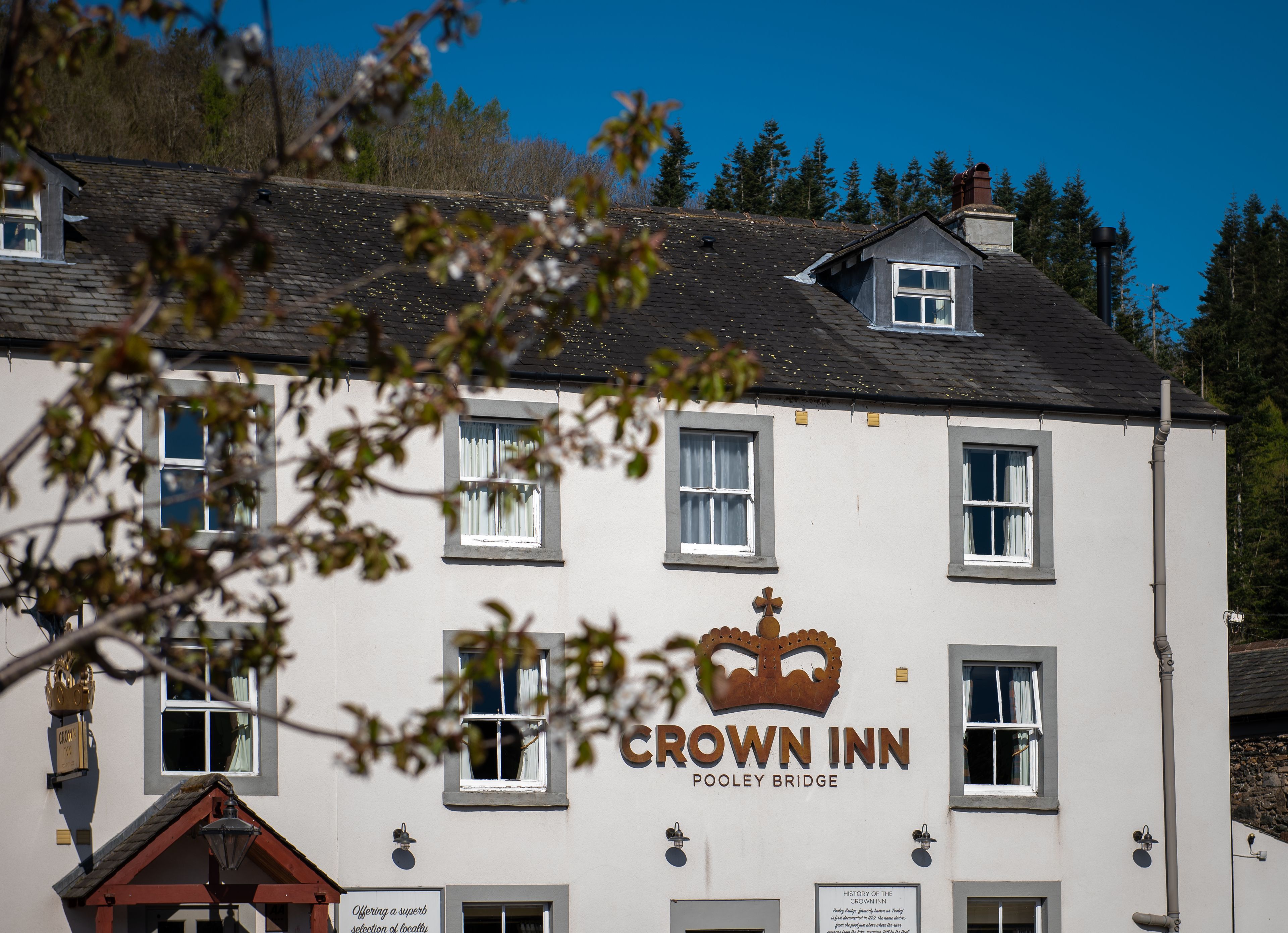 Crown Inn Pooley Bridge, a white building with a crown