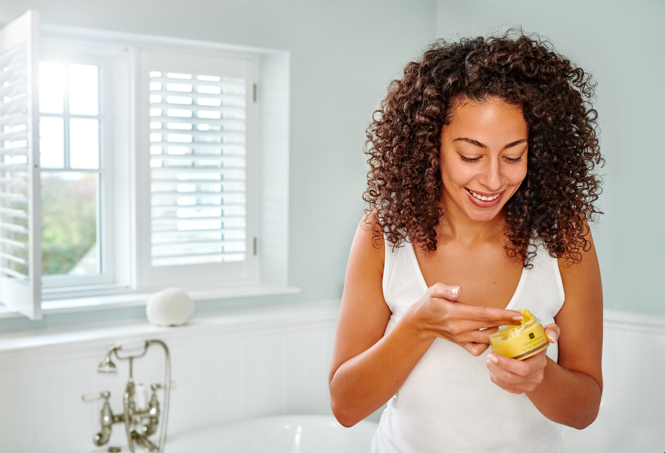 women with templaspa product